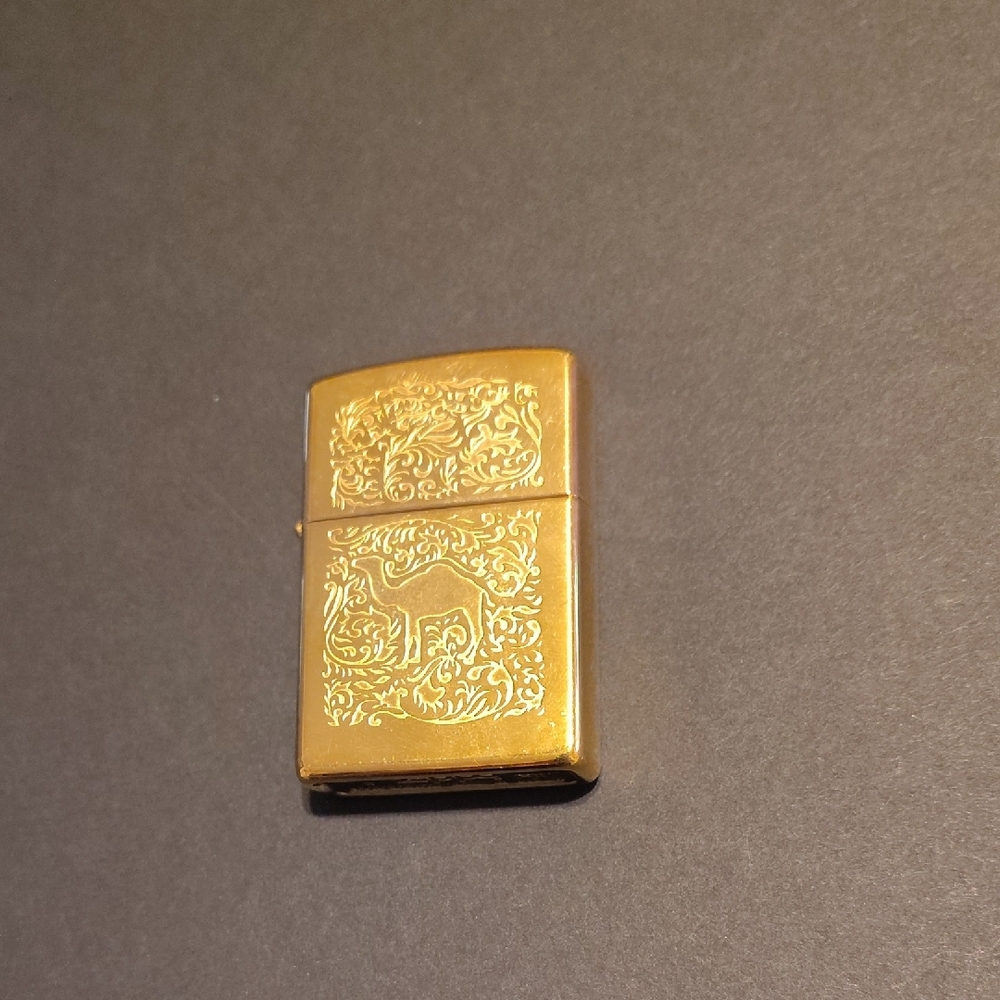 Vintage Zippo Gold Camel Lighter with Intricate Design & Case - Picture 2 of 4
